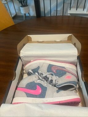 Girl’s Size 2 Jordan Black Shoe Box with Gold Jumpman